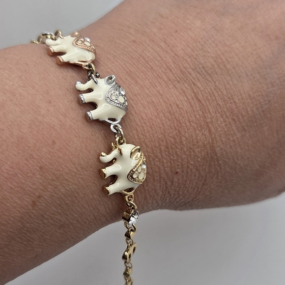 Jewelry - Charming Elephant Bracelet in Gold and Cream